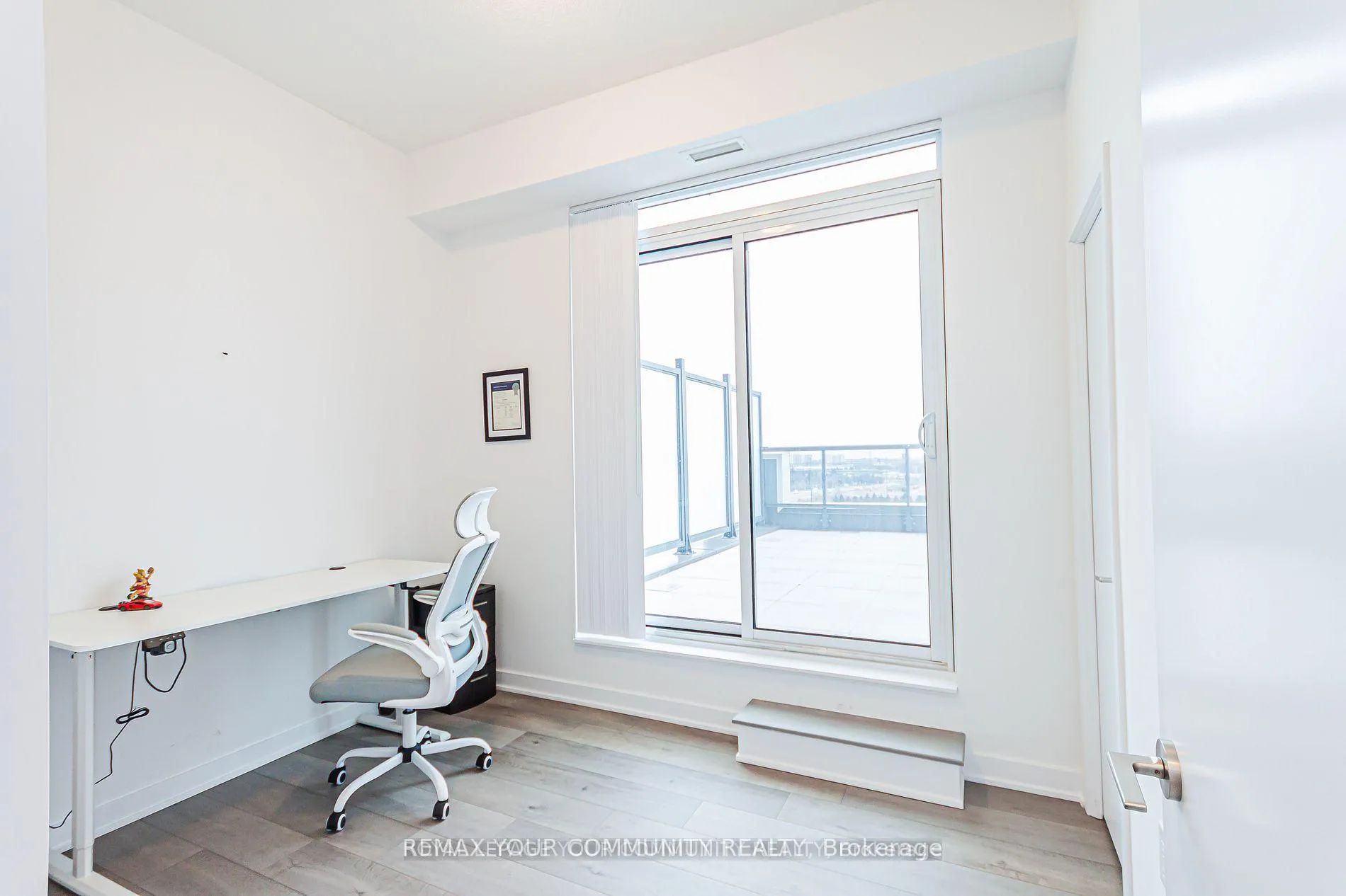 Photo 5 of Unit 1018, 60 Honeycrisp Crescent, Vaughan, Vaughan Corporate Centre — HOMEH