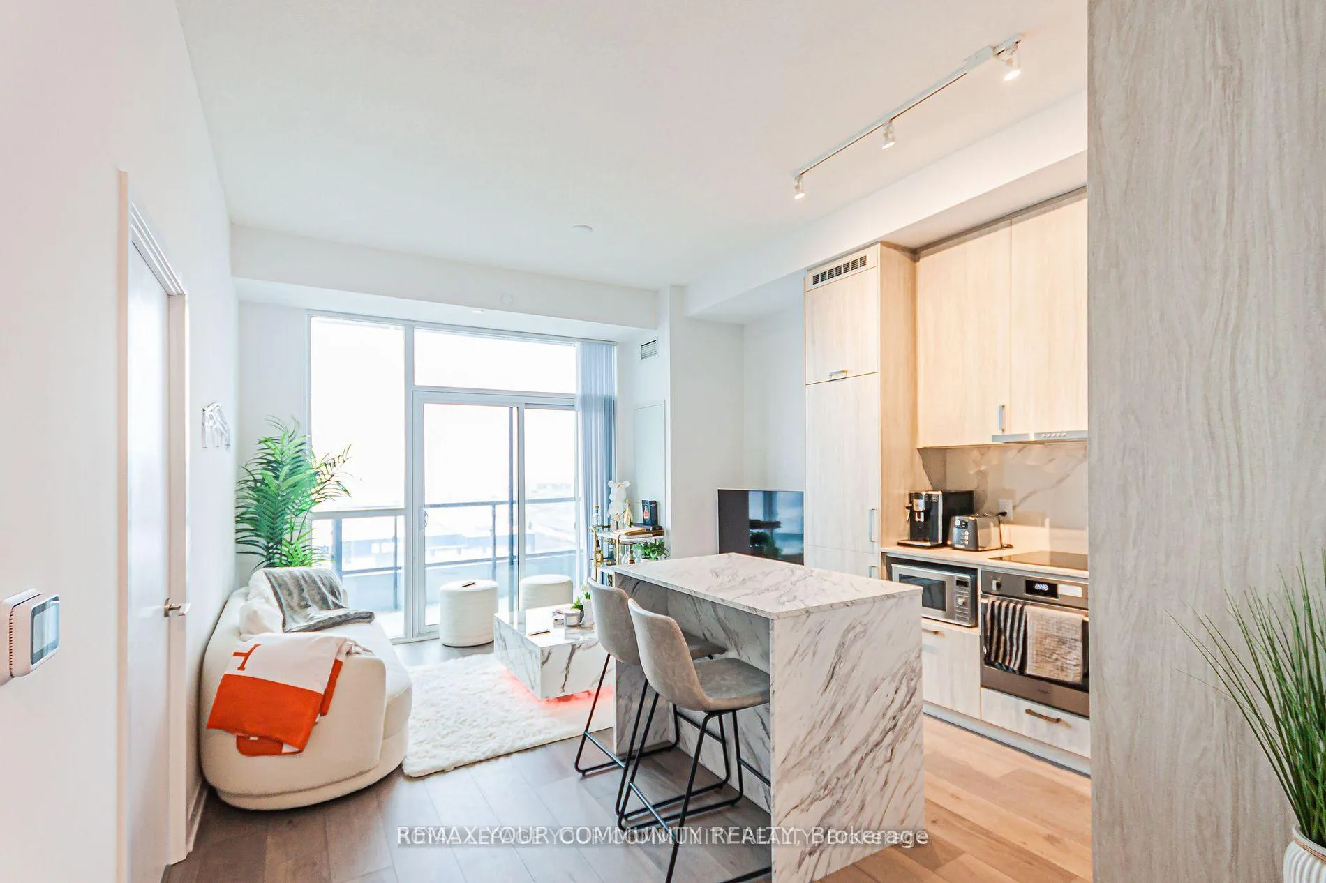 Photo 6 of Unit 1018, 60 Honeycrisp Crescent, Vaughan, Vaughan Corporate Centre — HOMEH
