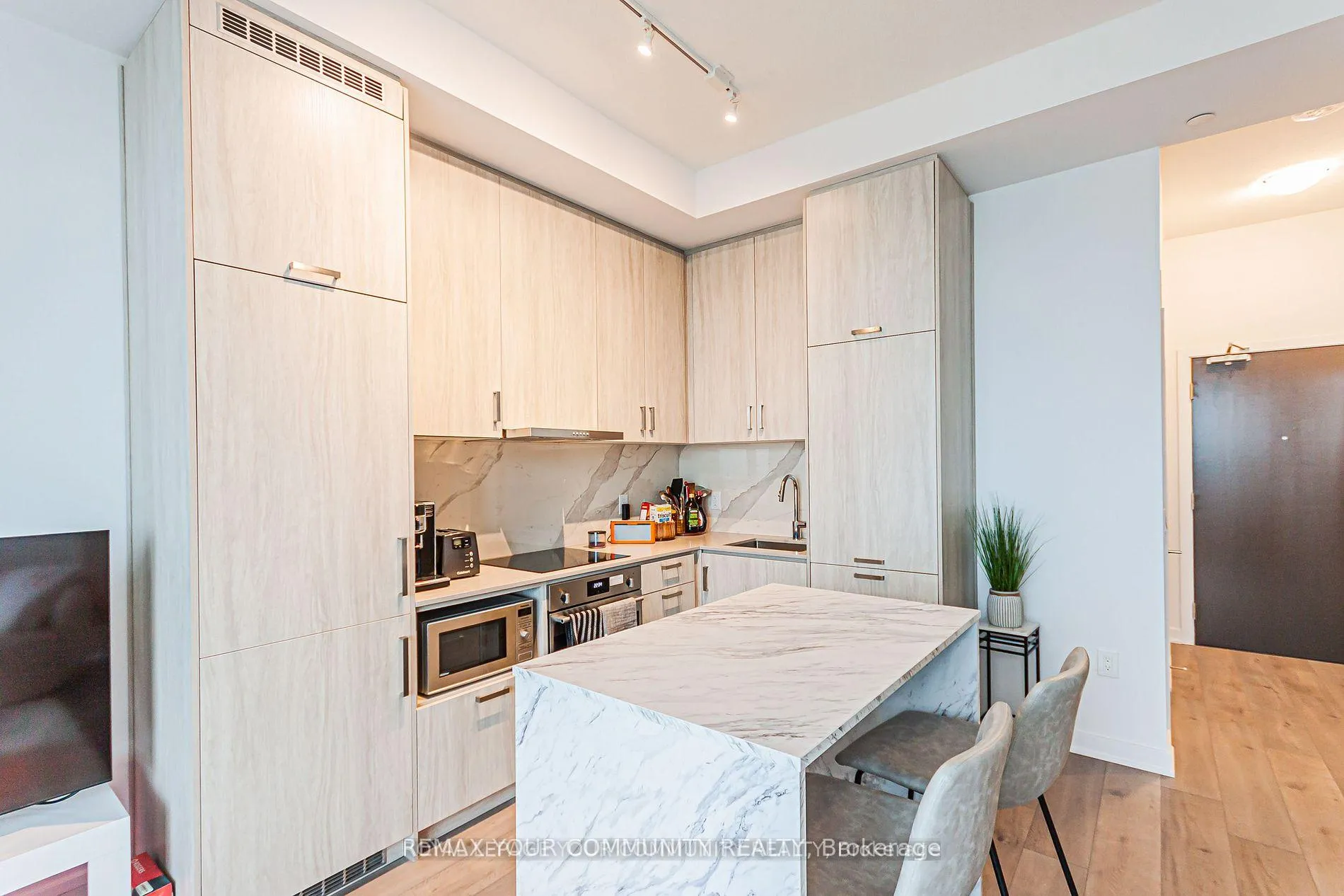 Photo 7 of Unit 1018, 60 Honeycrisp Crescent, Vaughan, Vaughan Corporate Centre — HOMEH