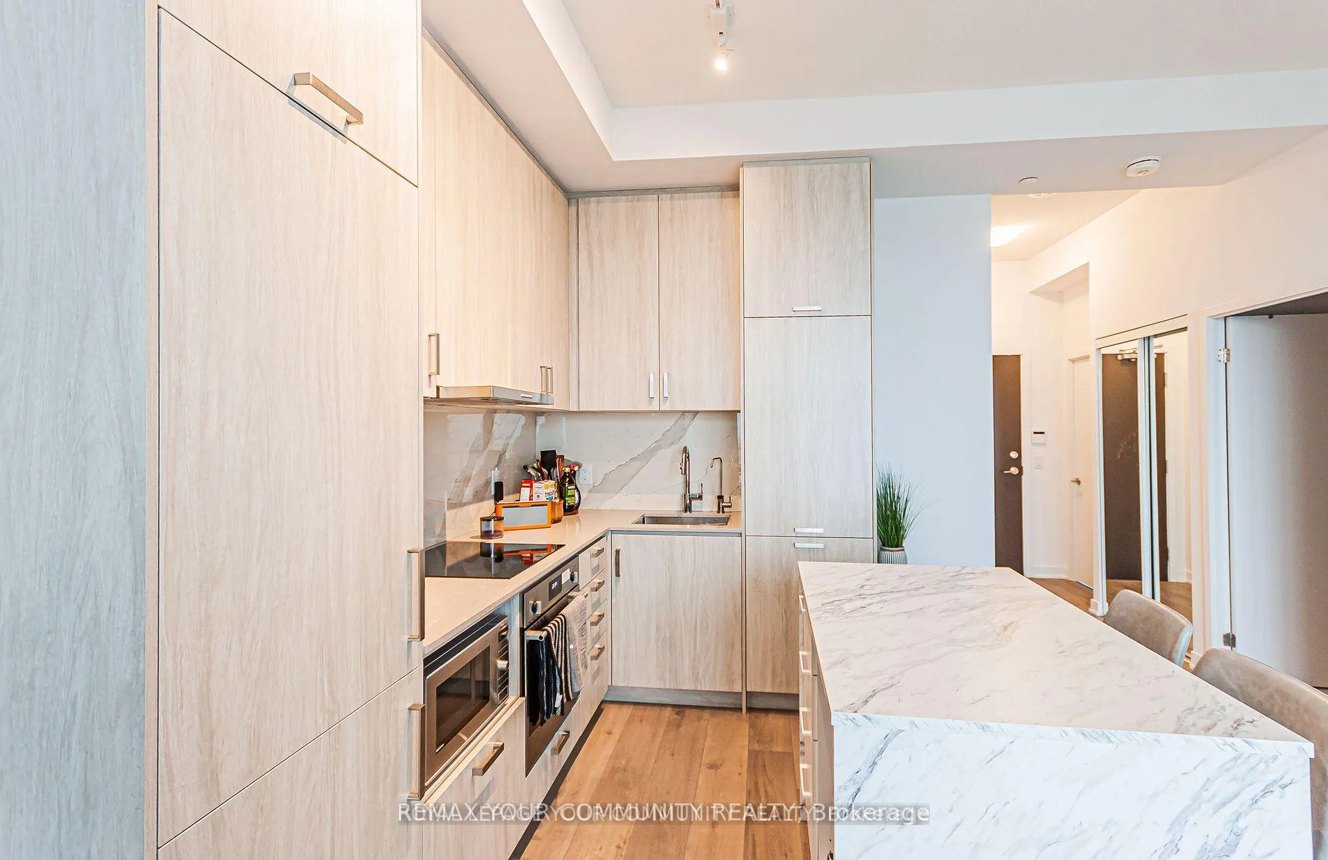 Photo 8 of Unit 1018, 60 Honeycrisp Crescent, Vaughan, Vaughan Corporate Centre — HOMEH