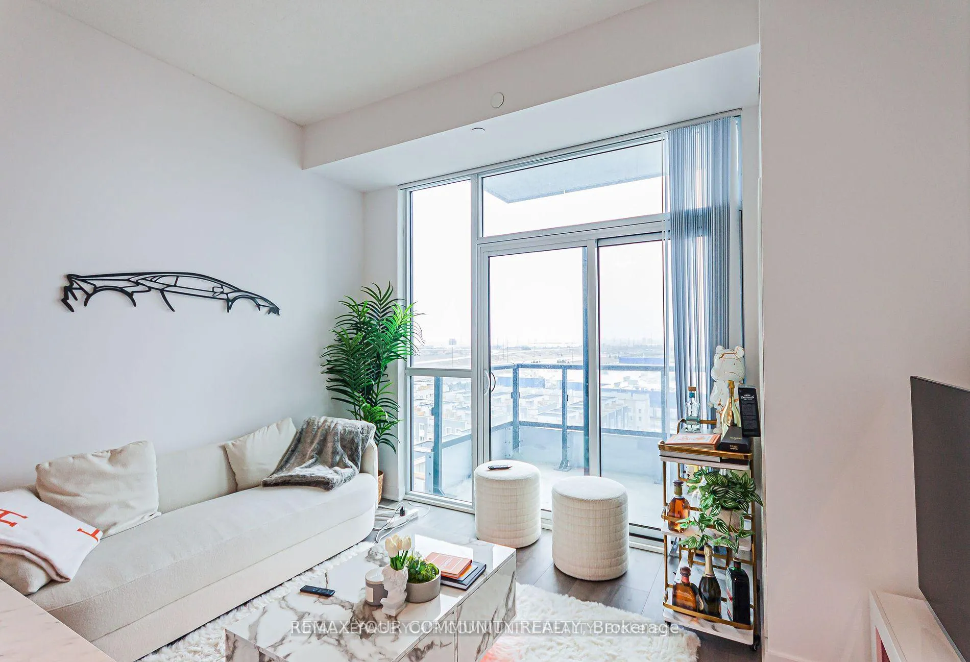 Photo 10 of Unit 1018, 60 Honeycrisp Crescent, Vaughan, Vaughan Corporate Centre — HOMEH