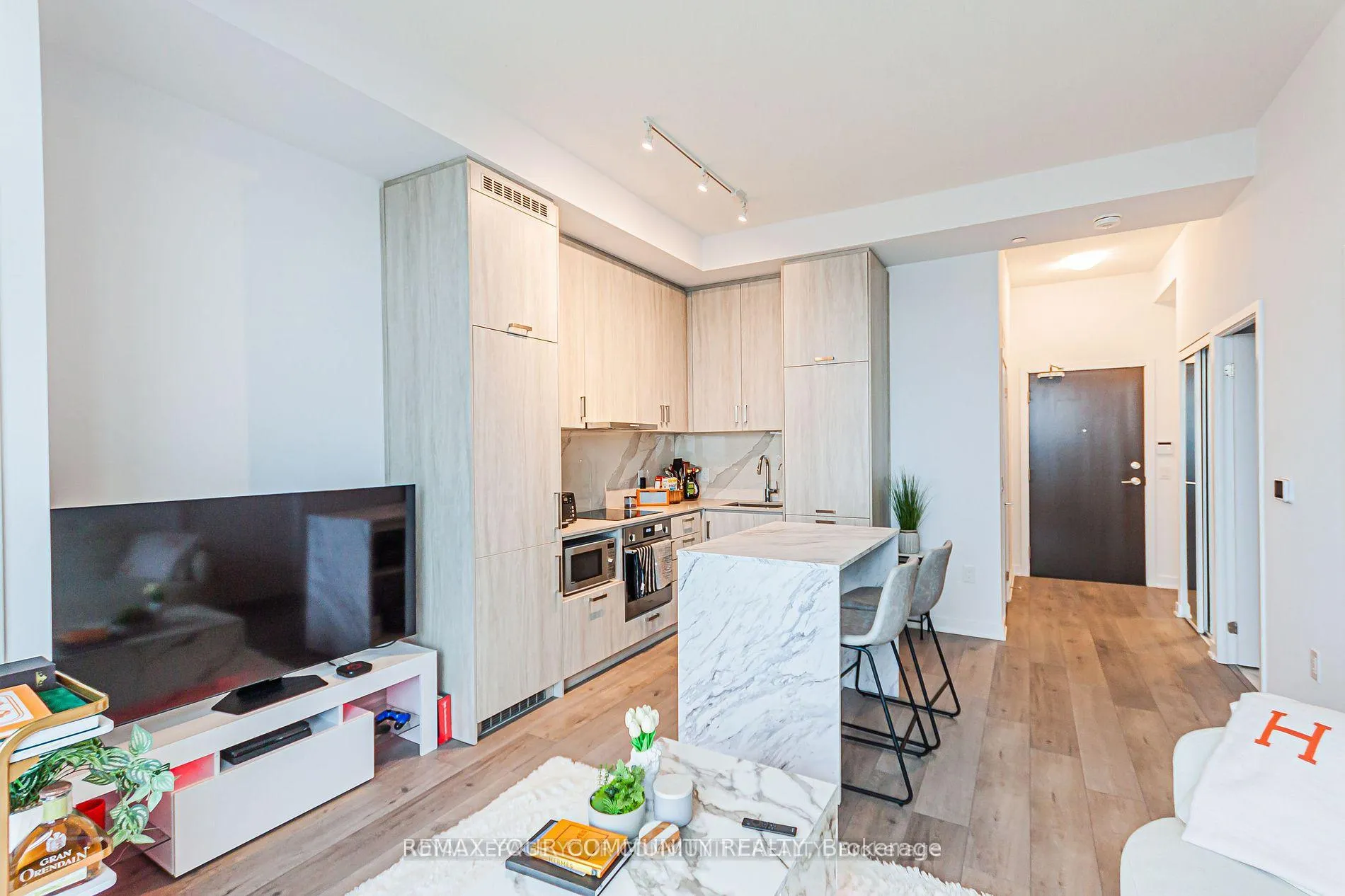 Photo 11 of Unit 1018, 60 Honeycrisp Crescent, Vaughan, Vaughan Corporate Centre — HOMEH