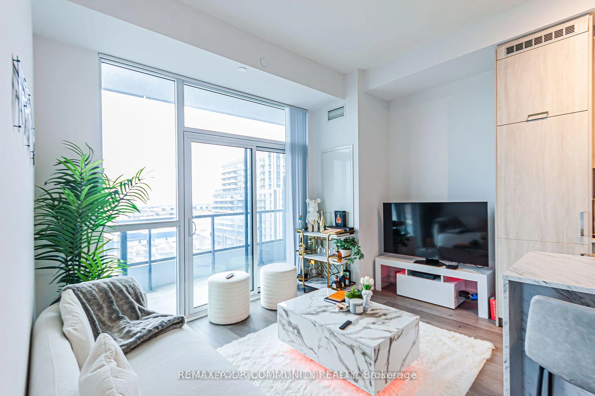 Photo 12 of Unit 1018, 60 Honeycrisp Crescent, Vaughan, Vaughan Corporate Centre — HOMEH
