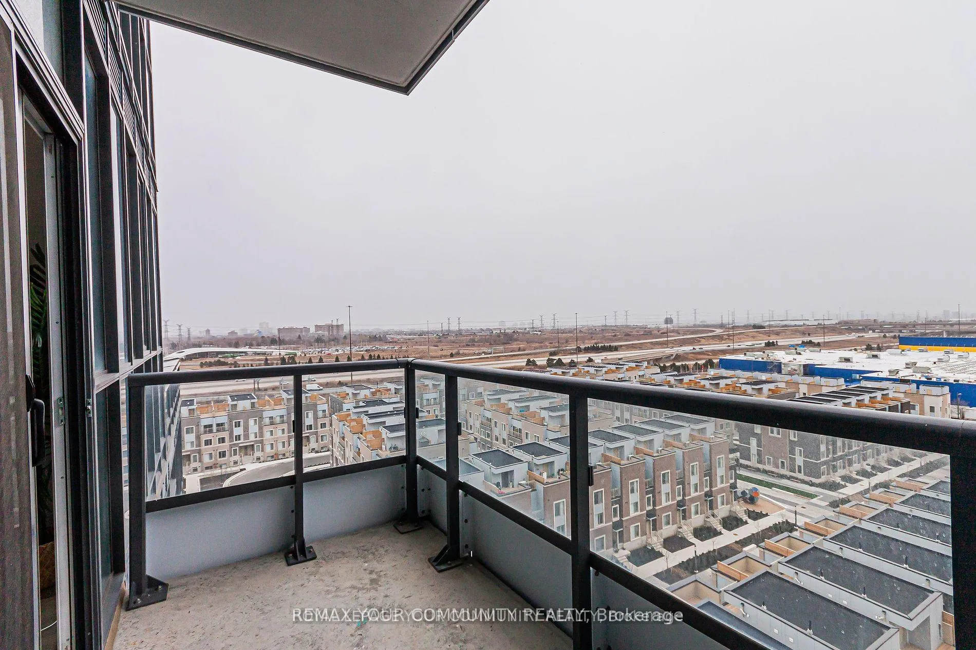 Photo 13 of Unit 1018, 60 Honeycrisp Crescent, Vaughan, Vaughan Corporate Centre — HOMEH