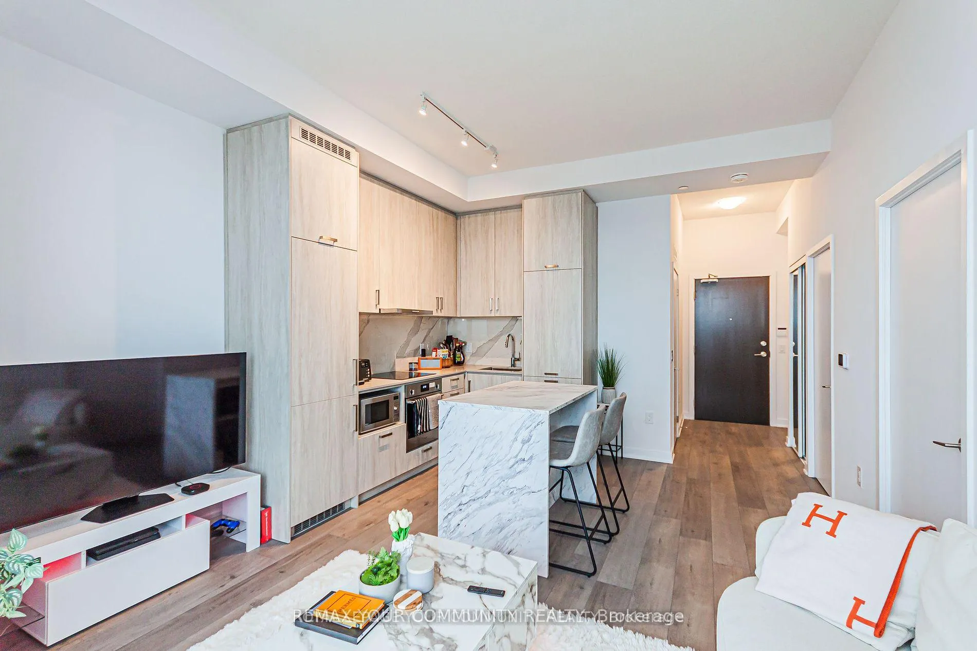 Photo 14 of Unit 1018, 60 Honeycrisp Crescent, Vaughan, Vaughan Corporate Centre — HOMEH