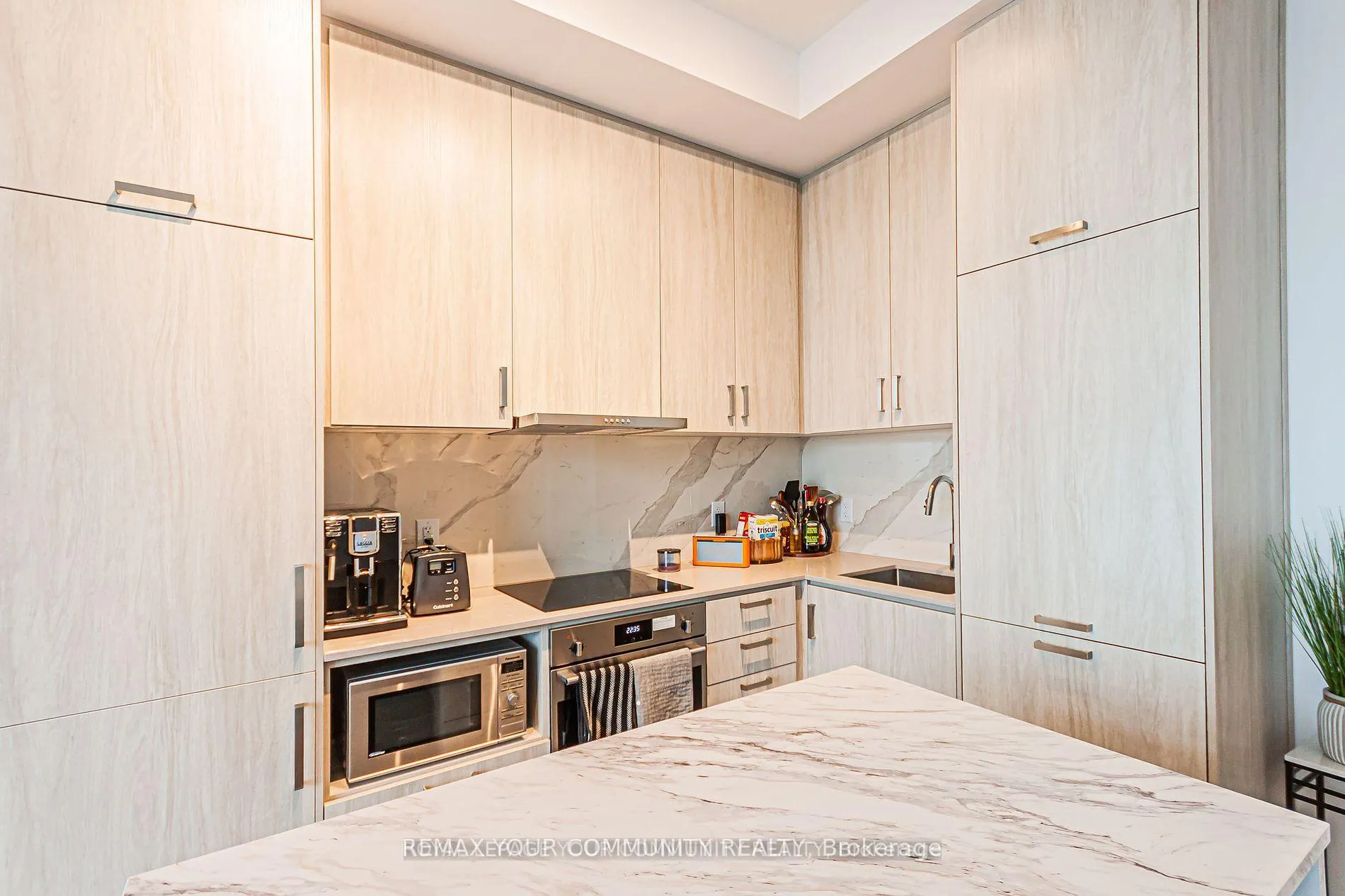 Photo 15 of Unit 1018, 60 Honeycrisp Crescent, Vaughan, Vaughan Corporate Centre — HOMEH
