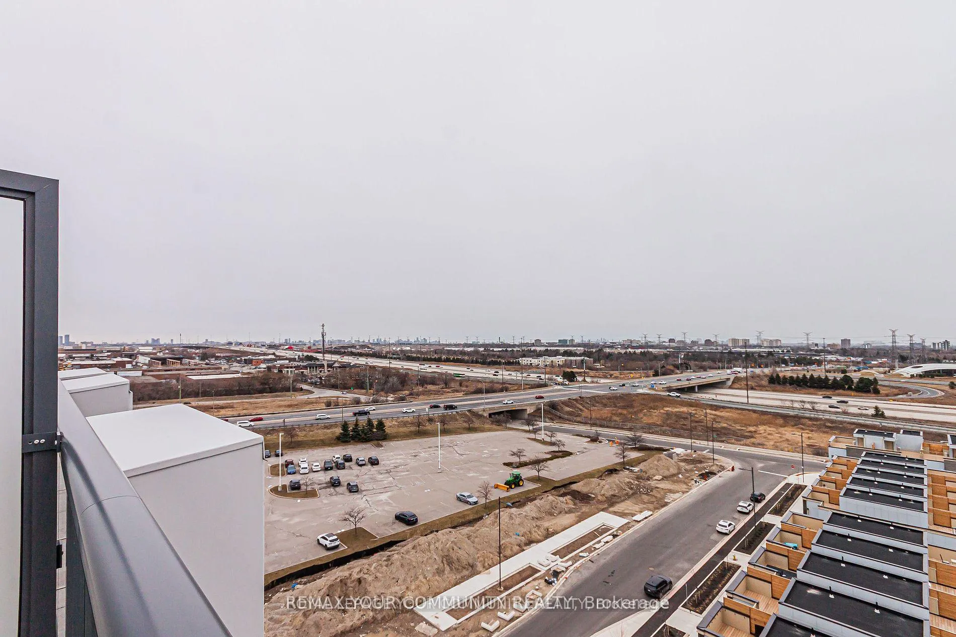 Photo 24 of Unit 1018, 60 Honeycrisp Crescent, Vaughan, Vaughan Corporate Centre — HOMEH