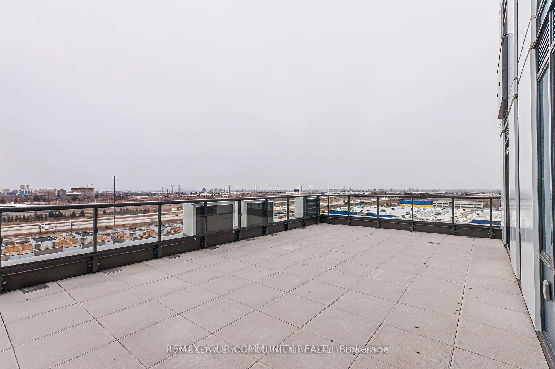 Photo 25 of Unit 1018, 60 Honeycrisp Crescent, Vaughan, Vaughan Corporate Centre — HOMEH