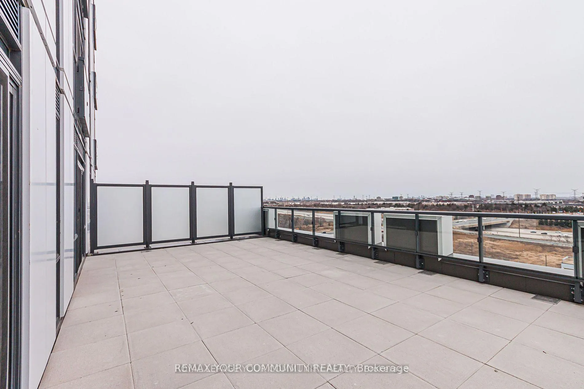 Photo 26 of Unit 1018, 60 Honeycrisp Crescent, Vaughan, Vaughan Corporate Centre — HOMEH