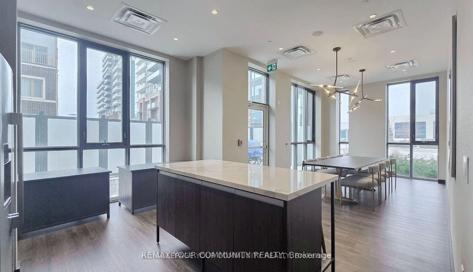 Photo 32 of Unit 1018, 60 Honeycrisp Crescent, Vaughan, Vaughan Corporate Centre — HOMEH