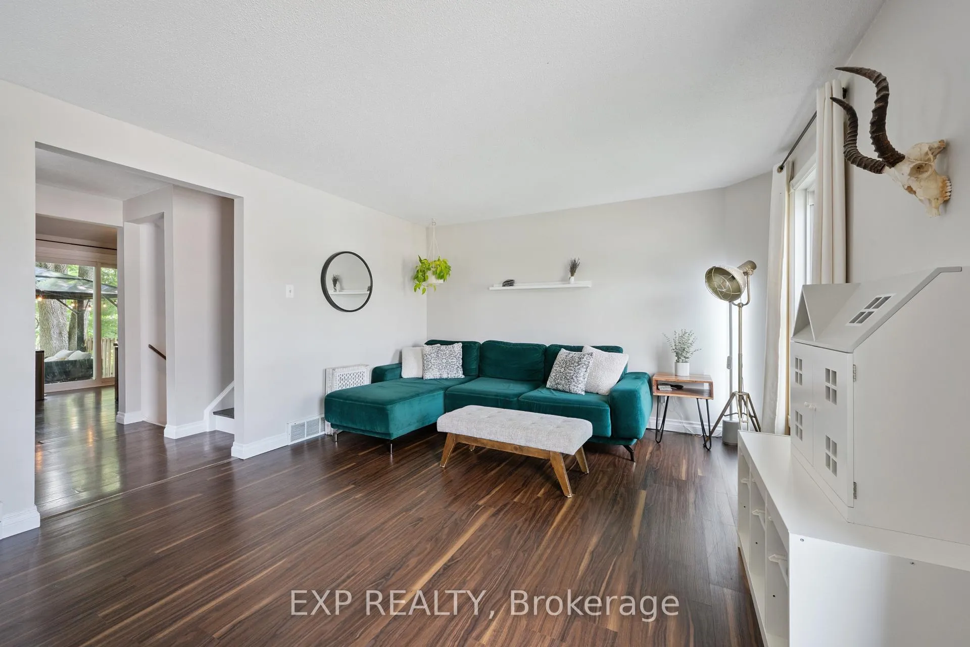 Photo 4 of 124 Sanderson Drive, Guelph, Willow West/Sugarbush/West Acres — HOMEH