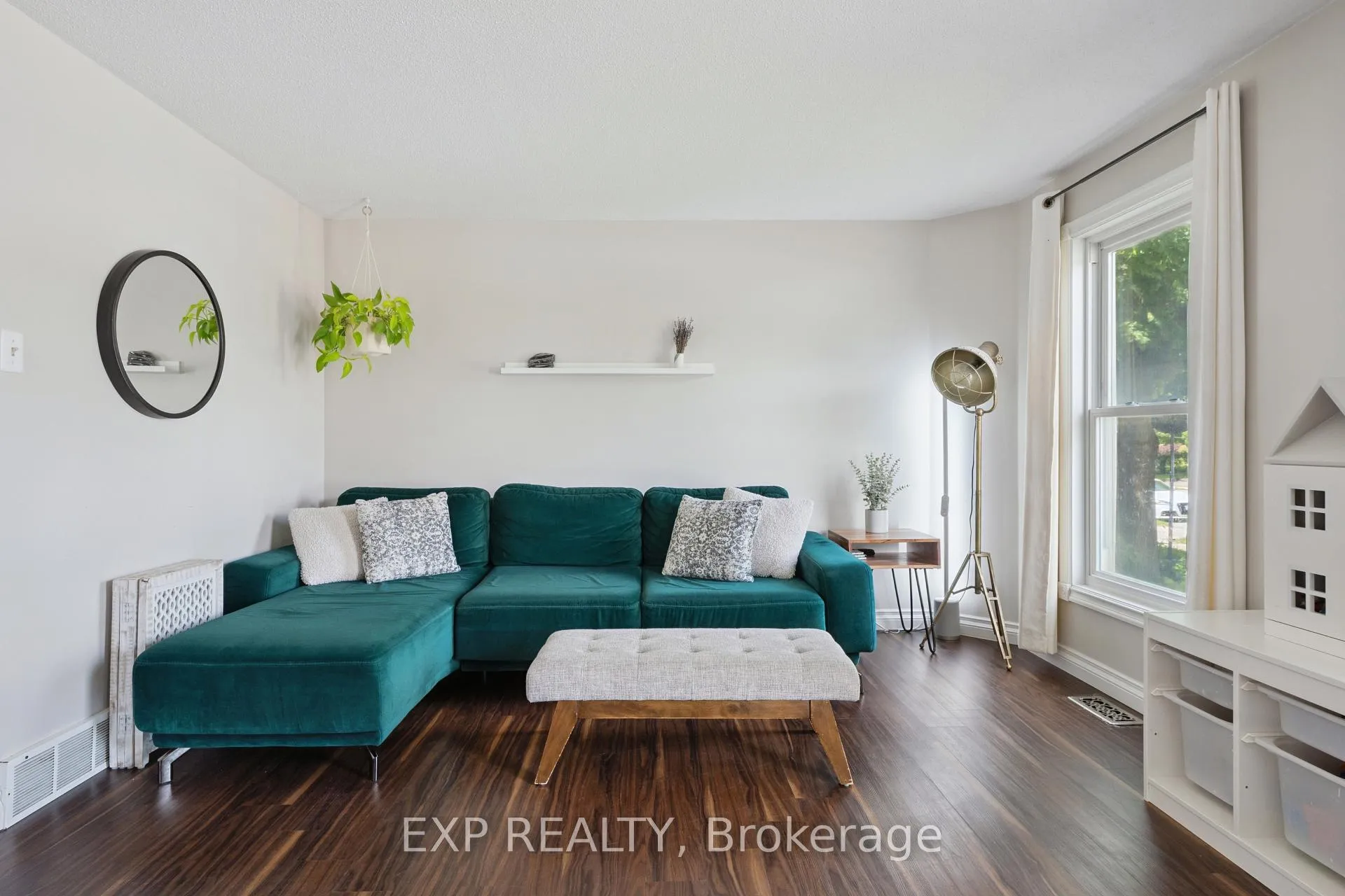 Photo 5 of 124 Sanderson Drive, Guelph, Willow West/Sugarbush/West Acres — HOMEH