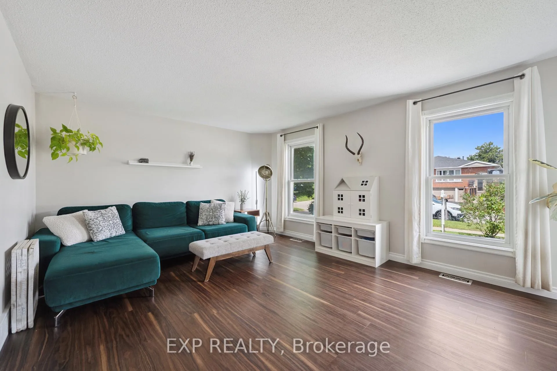 Photo 6 of 124 Sanderson Drive, Guelph, Willow West/Sugarbush/West Acres — HOMEH