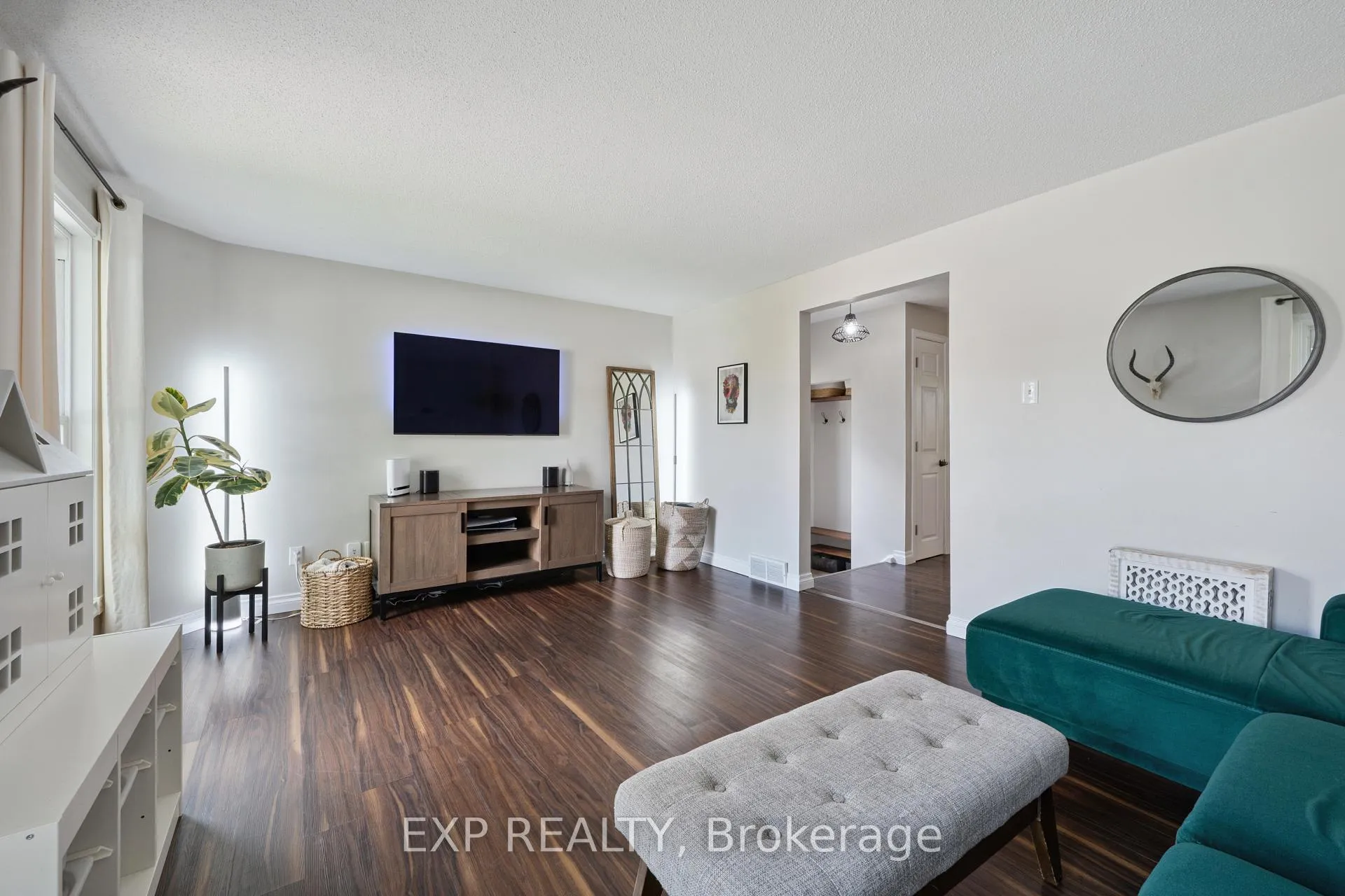 Photo 8 of 124 Sanderson Drive, Guelph, Willow West/Sugarbush/West Acres — HOMEH
