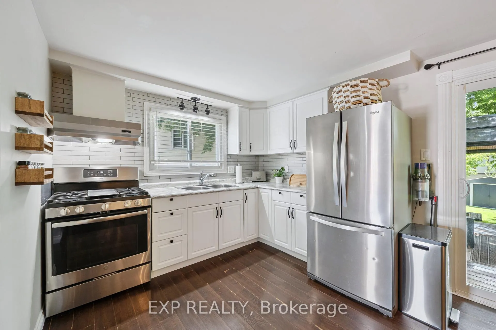 Photo 10 of 124 Sanderson Drive, Guelph, Willow West/Sugarbush/West Acres — HOMEH