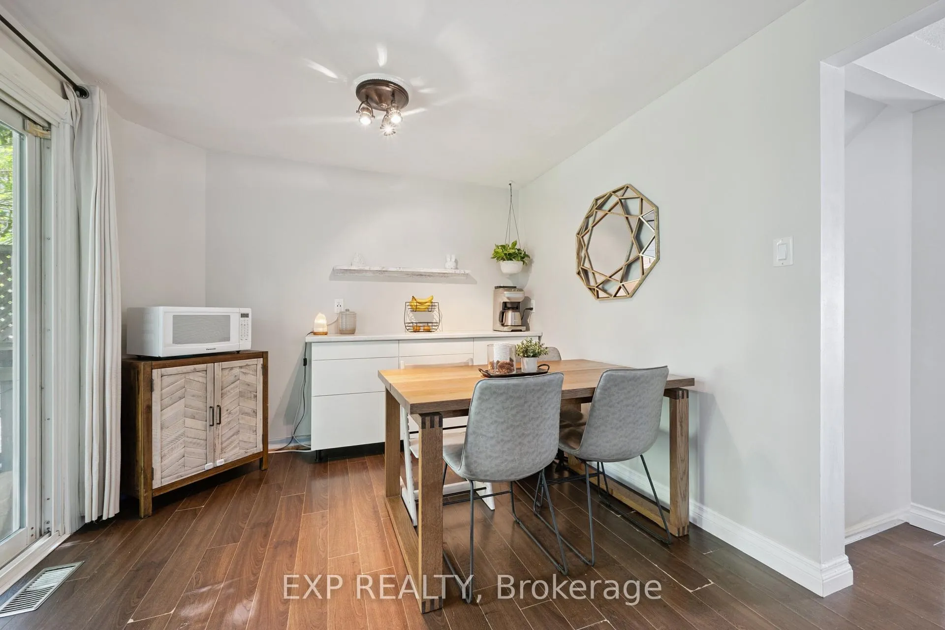 Photo 13 of 124 Sanderson Drive, Guelph, Willow West/Sugarbush/West Acres — HOMEH