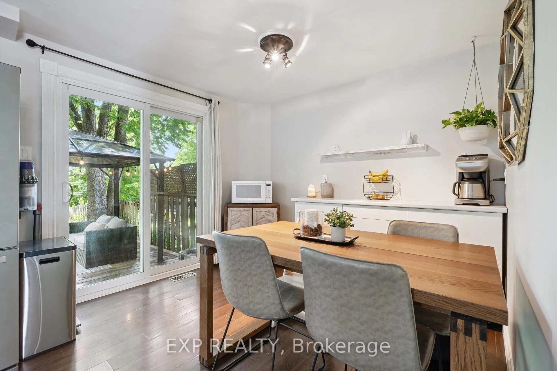 Photo 14 of 124 Sanderson Drive, Guelph, Willow West/Sugarbush/West Acres — HOMEH