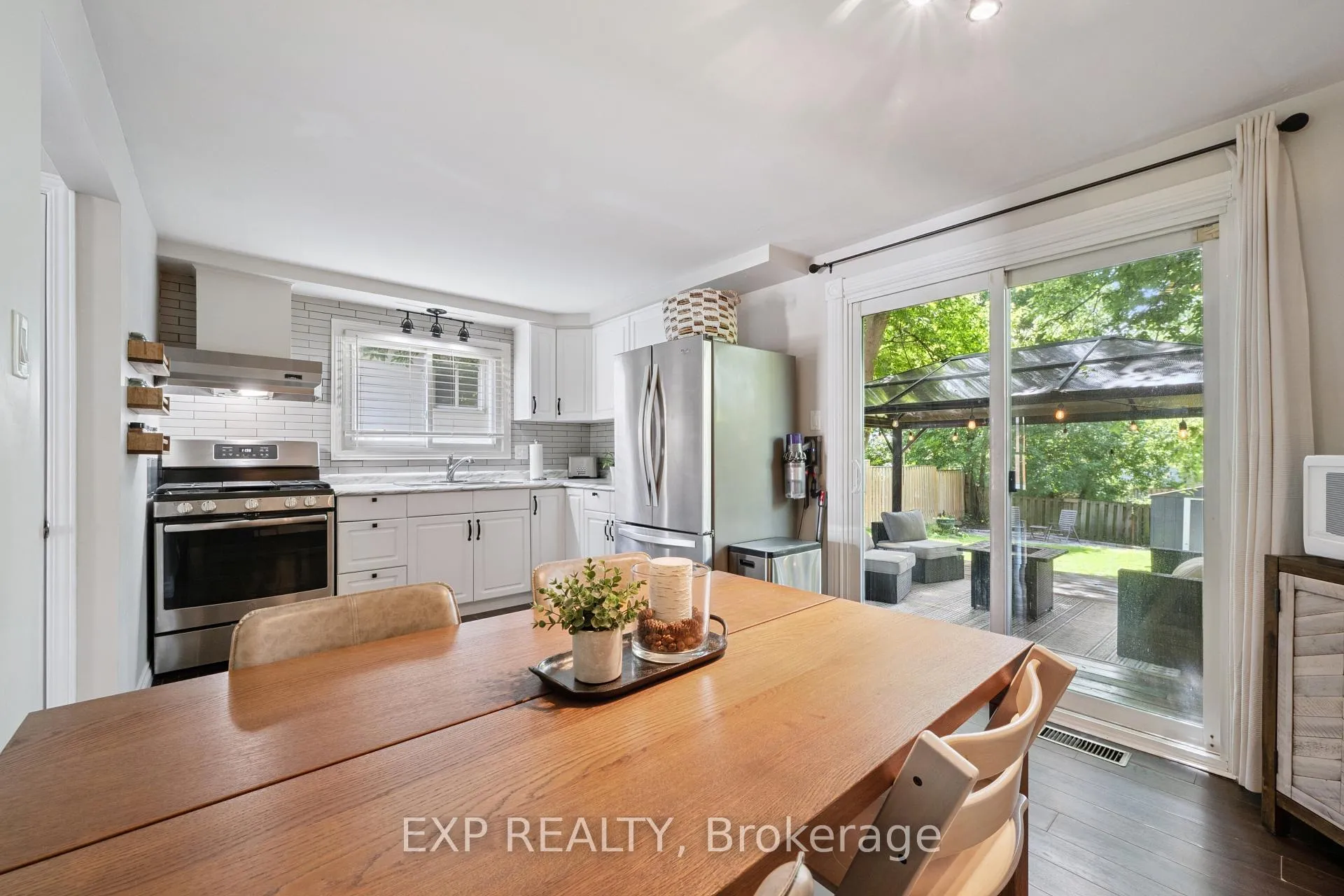 Photo 15 of 124 Sanderson Drive, Guelph, Willow West/Sugarbush/West Acres — HOMEH