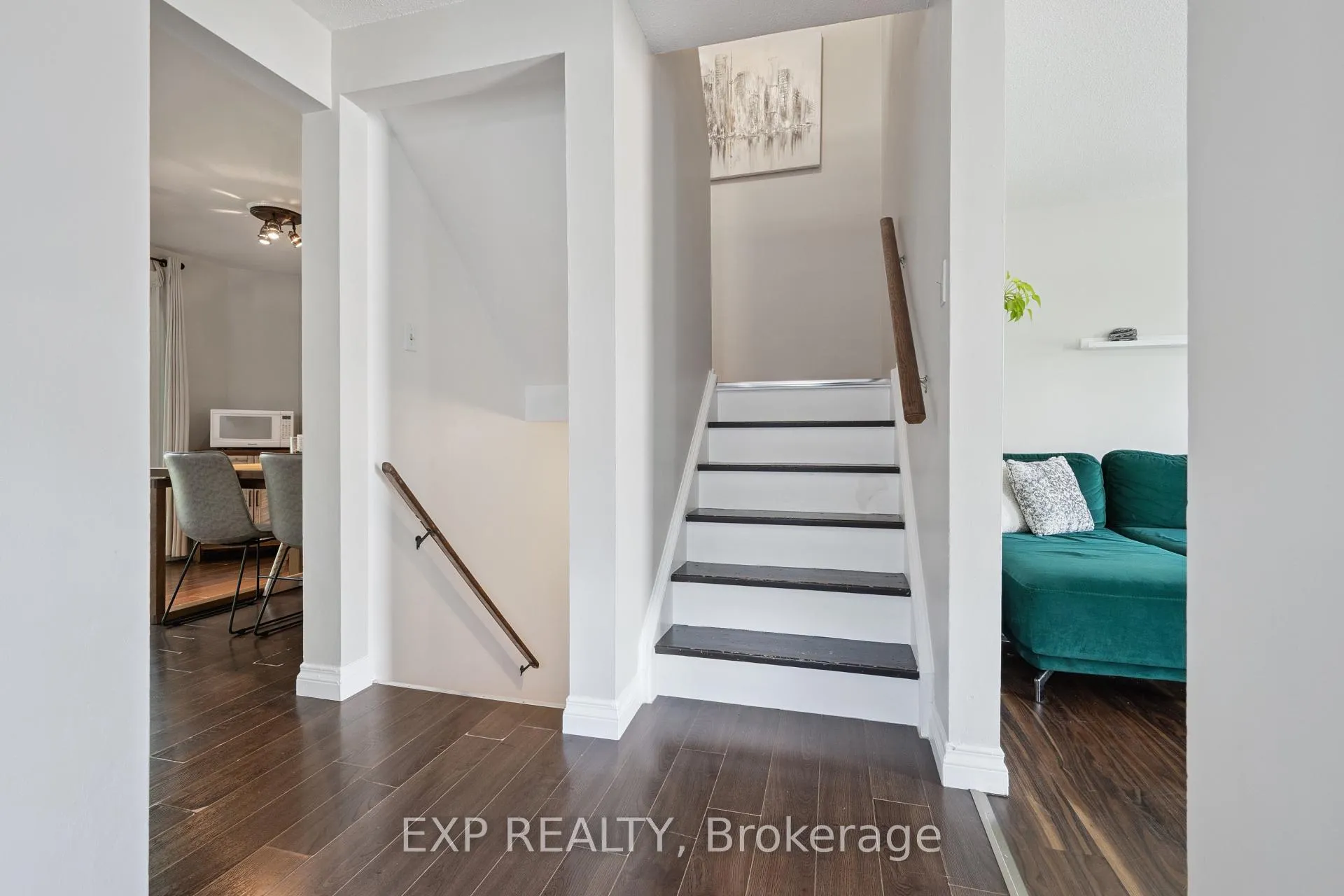 Photo 16 of 124 Sanderson Drive, Guelph, Willow West/Sugarbush/West Acres — HOMEH