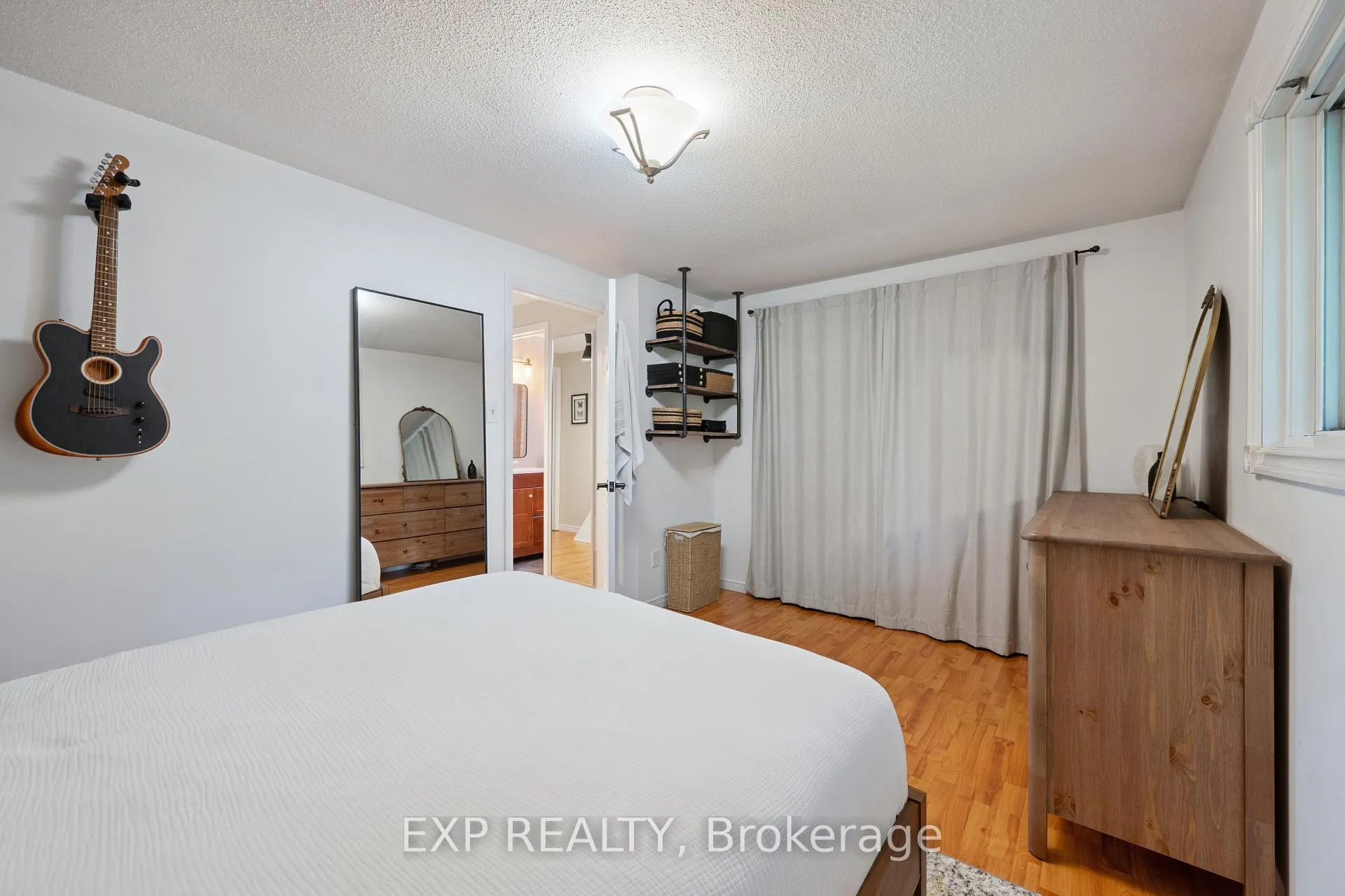 Photo 19 of 124 Sanderson Drive, Guelph, Willow West/Sugarbush/West Acres — HOMEH