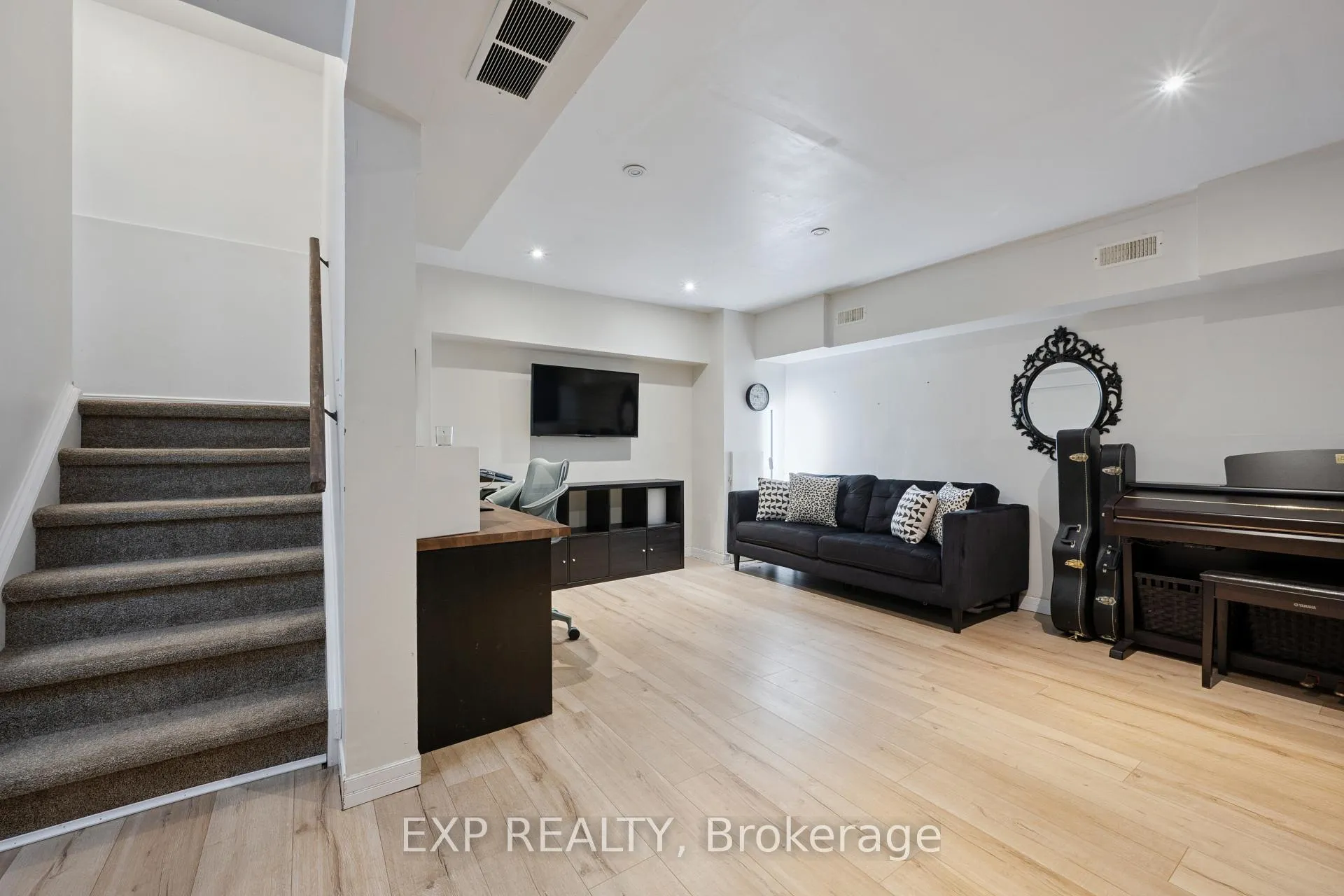 Photo 23 of 124 Sanderson Drive, Guelph, Willow West/Sugarbush/West Acres — HOMEH