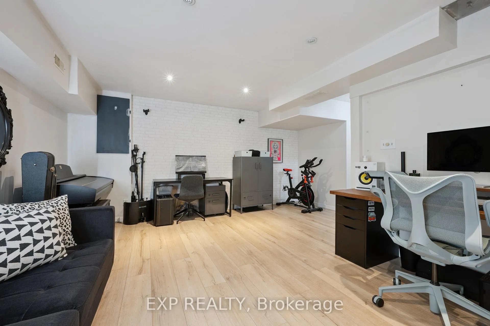 Photo 25 of 124 Sanderson Drive, Guelph, Willow West/Sugarbush/West Acres — HOMEH