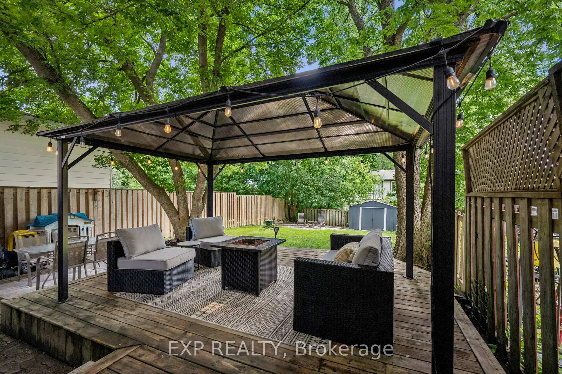 Photo 32 of 124 Sanderson Drive, Guelph, Willow West/Sugarbush/West Acres — HOMEH