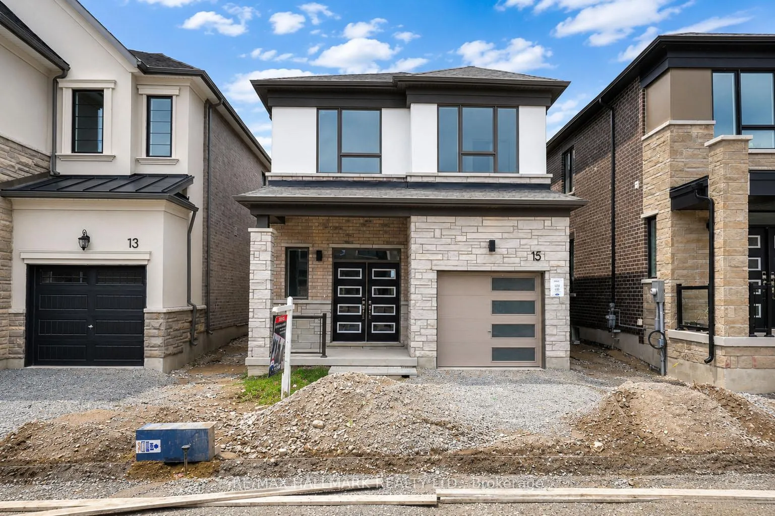 Photo 2 of 15 Foxley Heights, Barrie, Rural Barrie Southwest — HOMEH