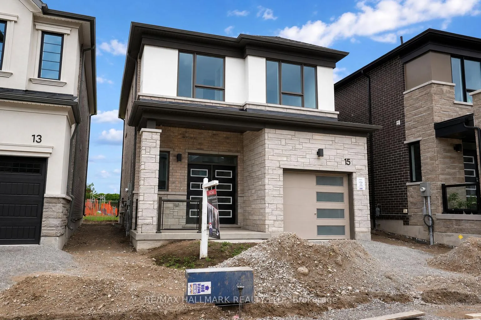 Photo 3 of 15 Foxley Heights, Barrie, Rural Barrie Southwest — HOMEH
