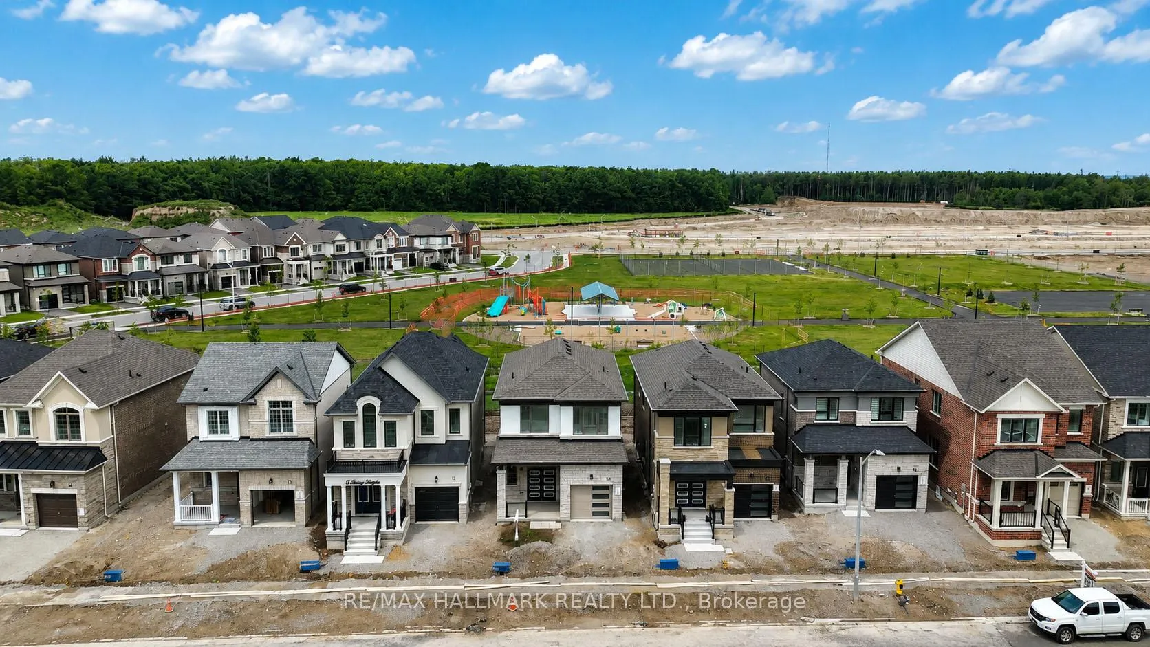 Photo 4 of 15 Foxley Heights, Barrie, Rural Barrie Southwest — HOMEH