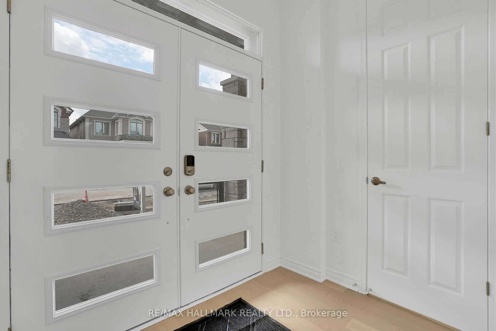 Photo 5 of 15 Foxley Heights, Barrie, Rural Barrie Southwest — HOMEH