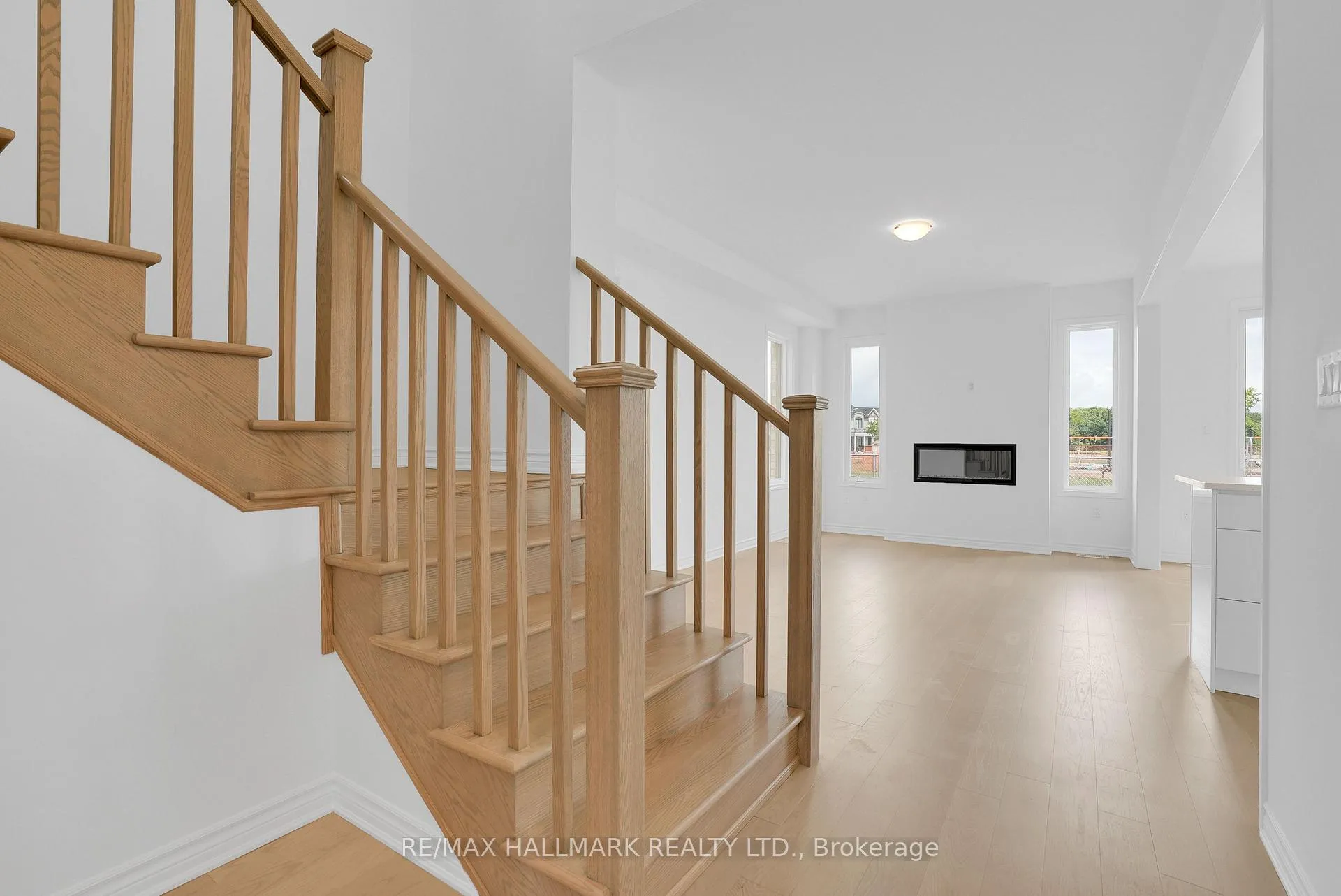 Photo 6 of 15 Foxley Heights, Barrie, Rural Barrie Southwest — HOMEH