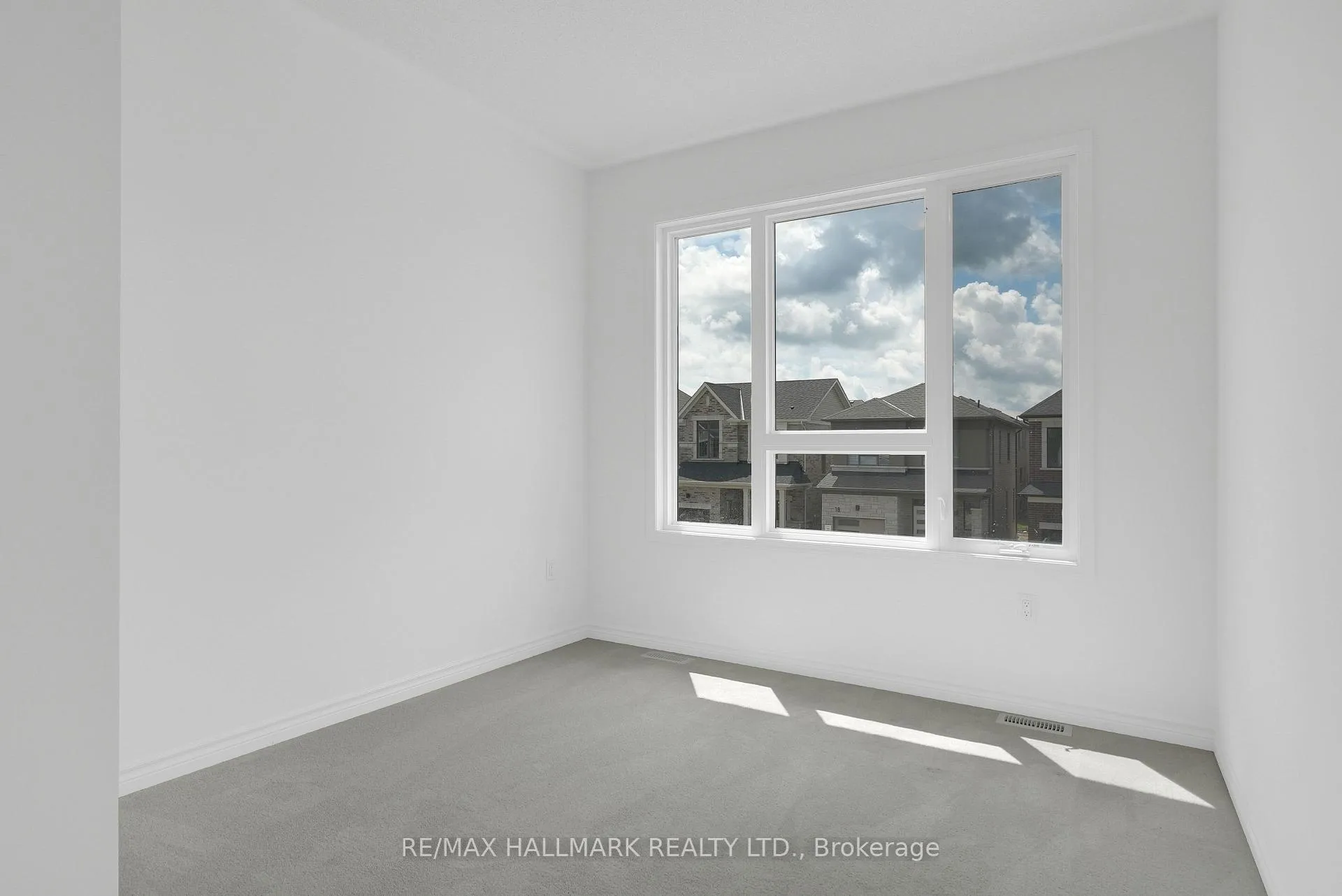 Photo 27 of 15 Foxley Heights, Barrie, Rural Barrie Southwest — HOMEH