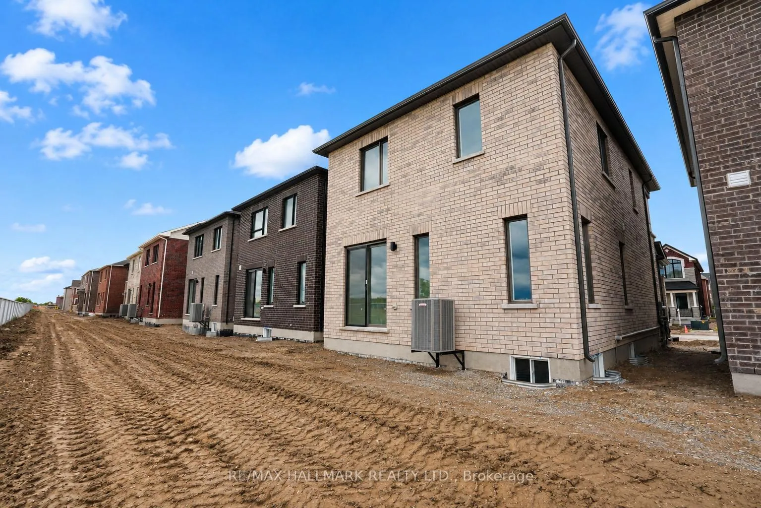 Photo 37 of 15 Foxley Heights, Barrie, Rural Barrie Southwest — HOMEH