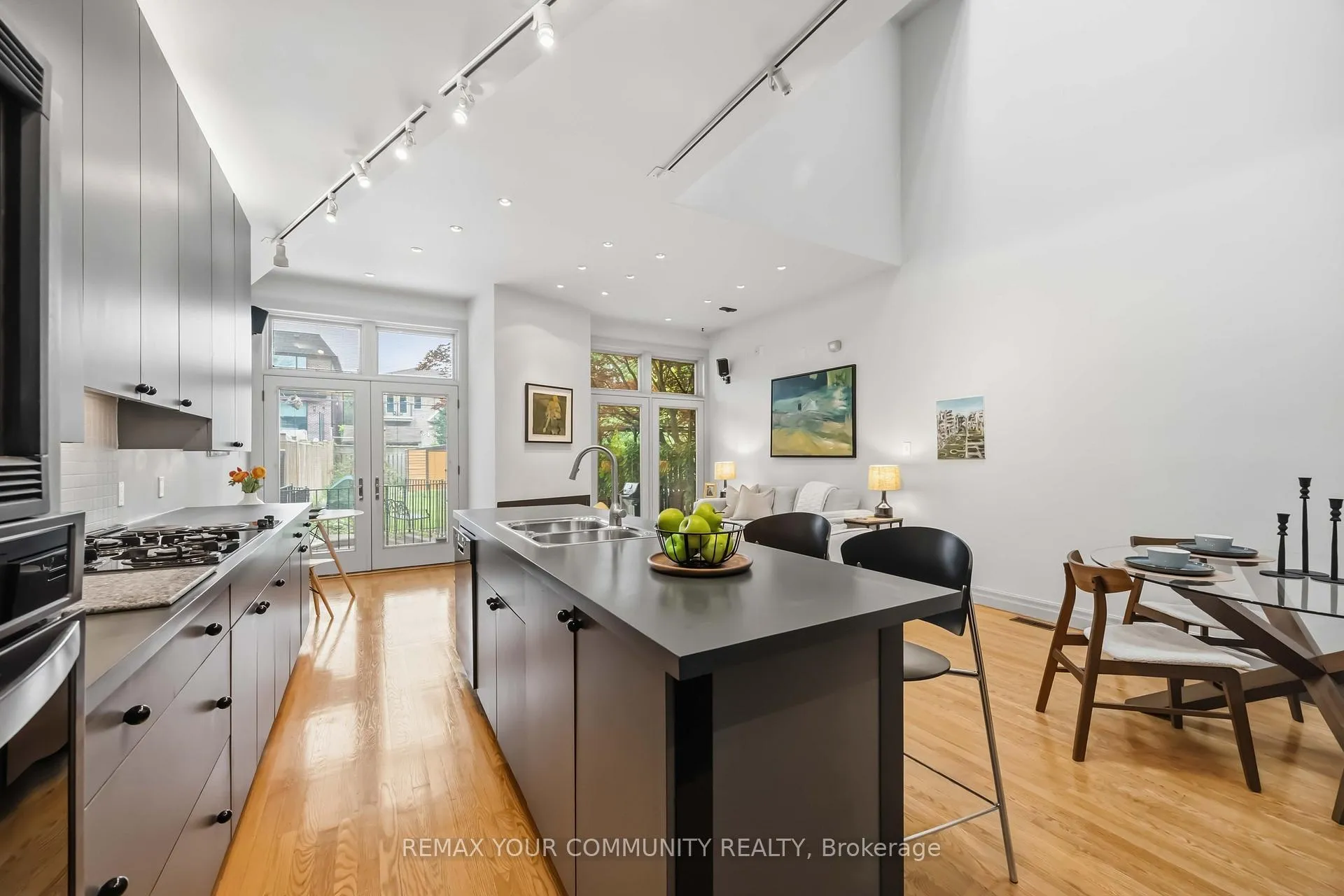 Photo 9 of 44 Castlefield Avenue, Toronto, Yonge-Eglinton — HOMEH