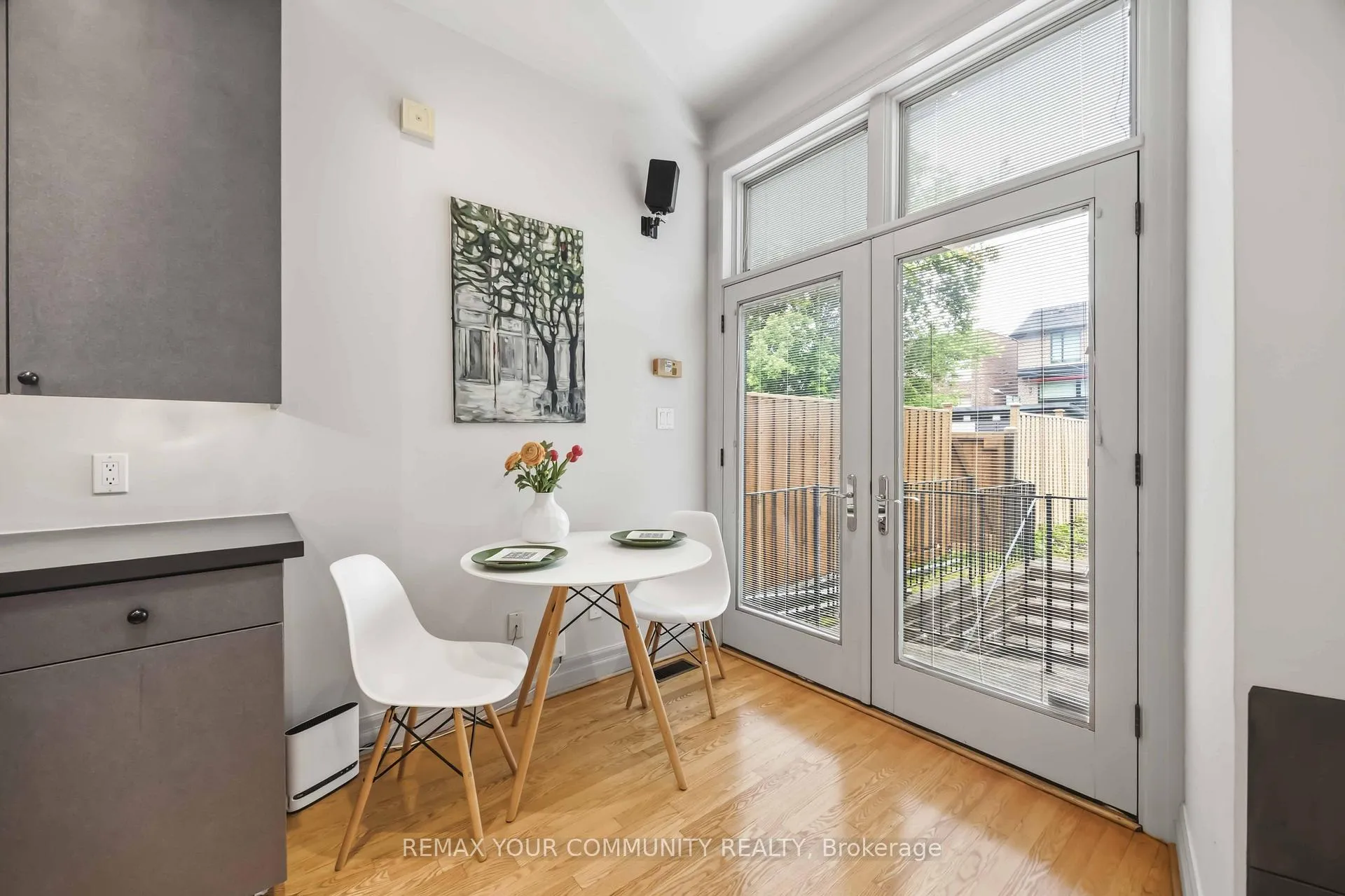 Photo 12 of 44 Castlefield Avenue, Toronto, Yonge-Eglinton — HOMEH
