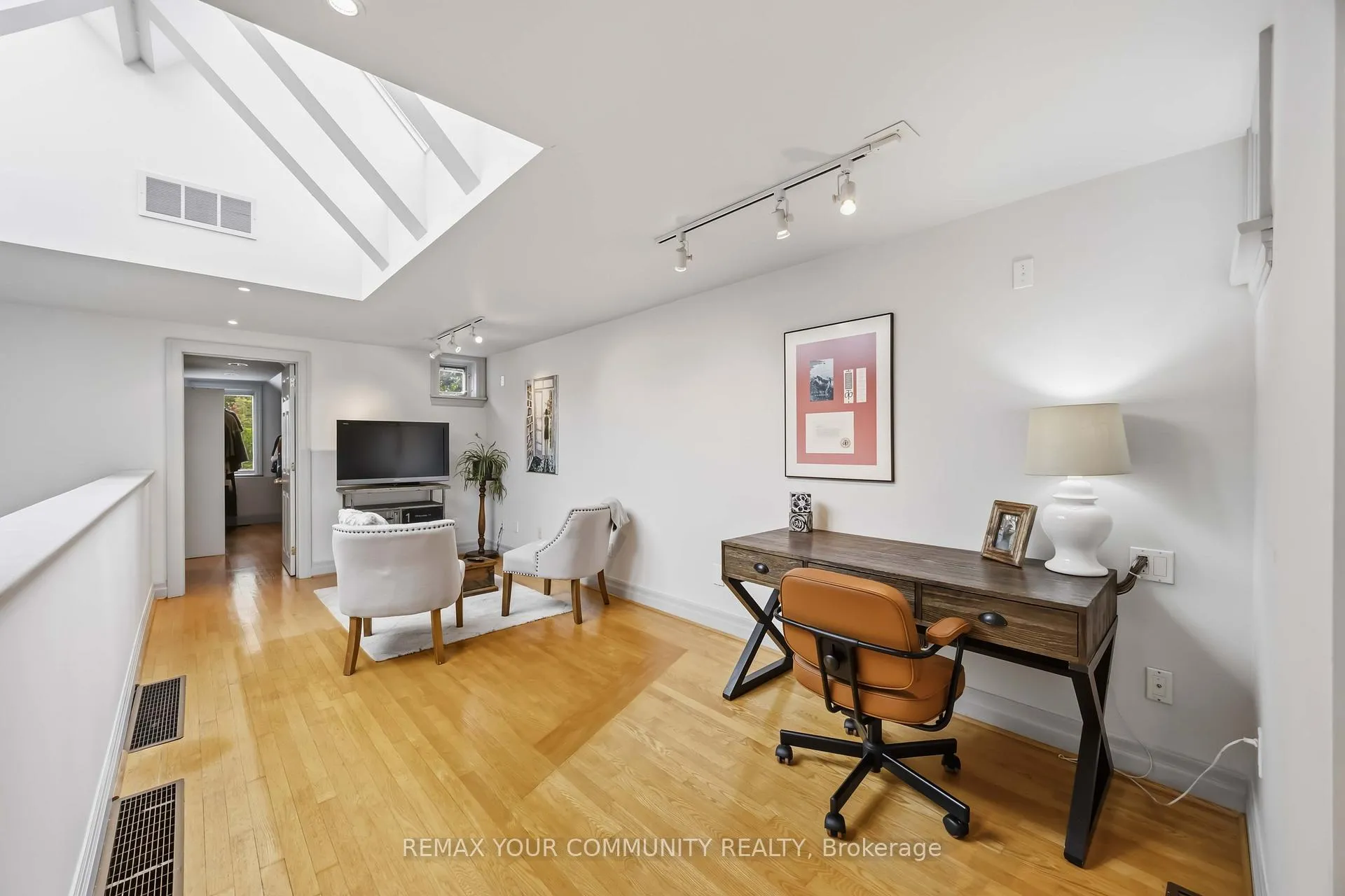 Photo 14 of 44 Castlefield Avenue, Toronto, Yonge-Eglinton — HOMEH