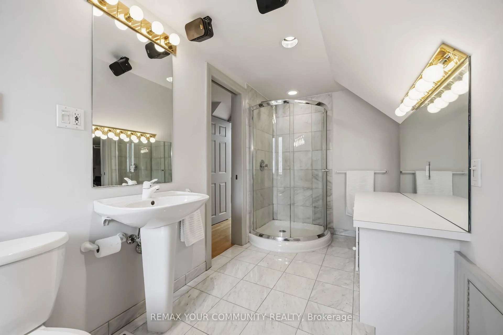 Photo 16 of 44 Castlefield Avenue, Toronto, Yonge-Eglinton — HOMEH