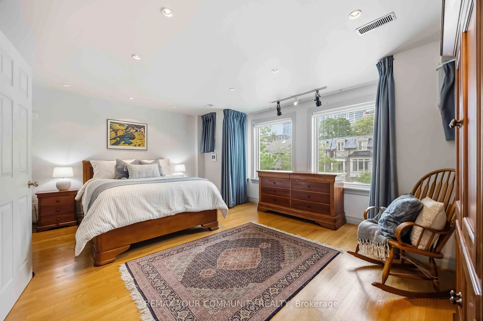 Photo 18 of 44 Castlefield Avenue, Toronto, Yonge-Eglinton — HOMEH
