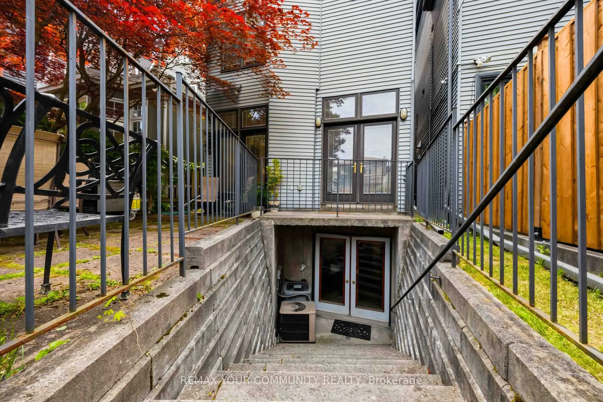 Photo 32 of 44 Castlefield Avenue, Toronto, Yonge-Eglinton — HOMEH