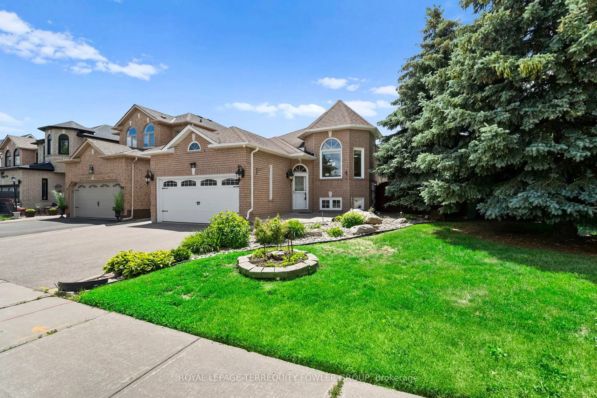 Photo 2 of 13 Liptay Avenue, Caledon, Bolton East — HOMEH