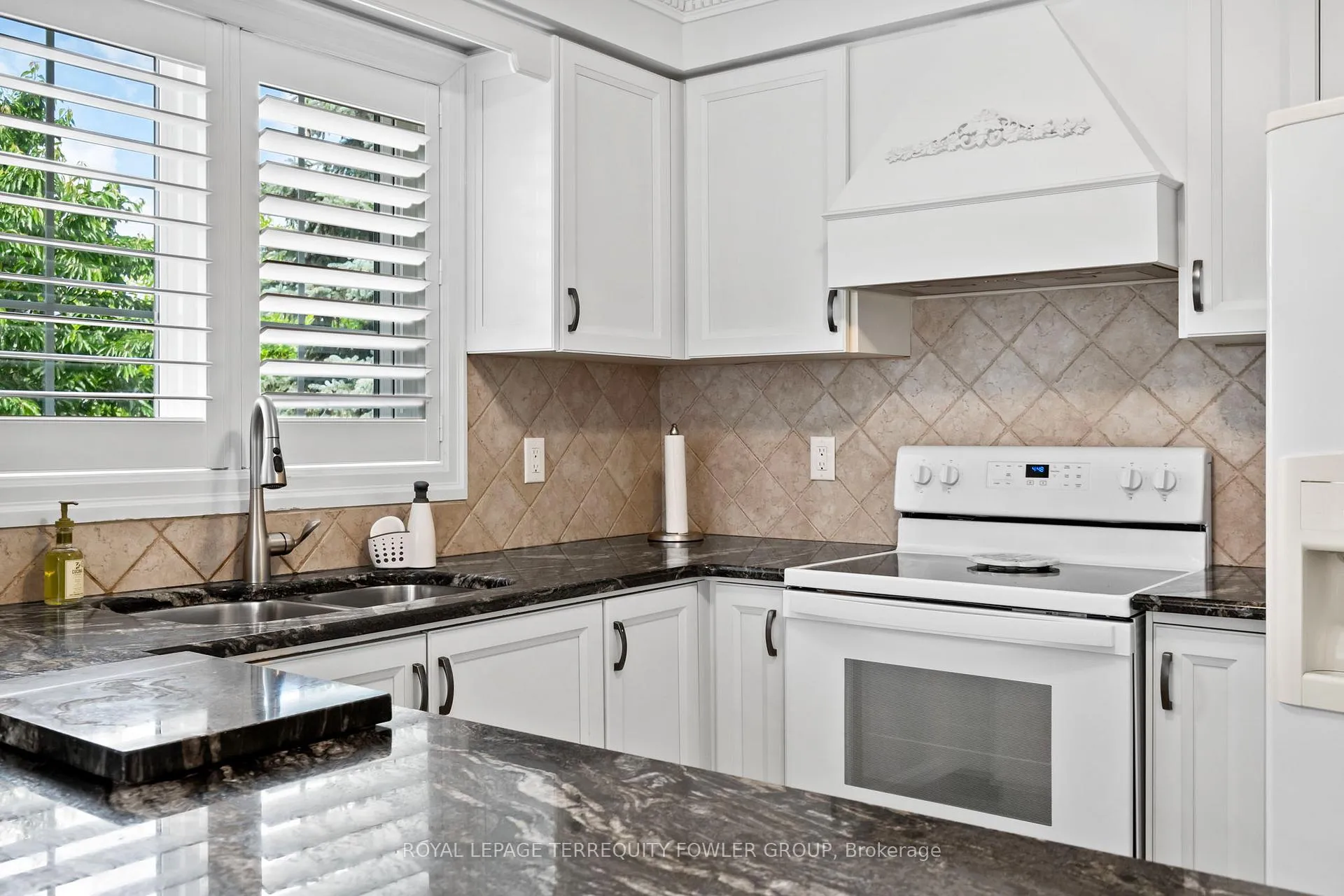 Photo 6 of 13 Liptay Avenue, Caledon, Bolton East — HOMEH