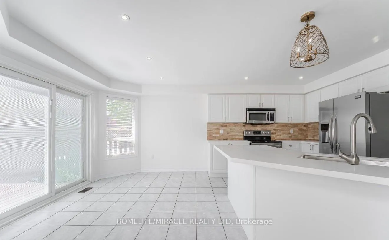 Photo 7 of 6 Baccarat Crescent, Brampton, Snelgrove — HOMEH