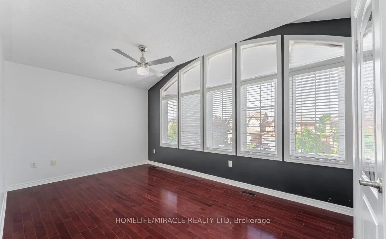 Photo 9 of 6 Baccarat Crescent, Brampton, Snelgrove — HOMEH