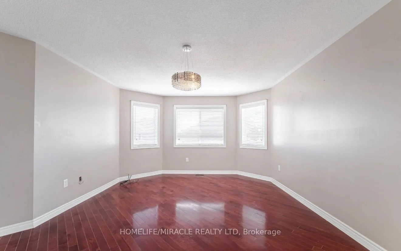 Photo 10 of 6 Baccarat Crescent, Brampton, Snelgrove — HOMEH