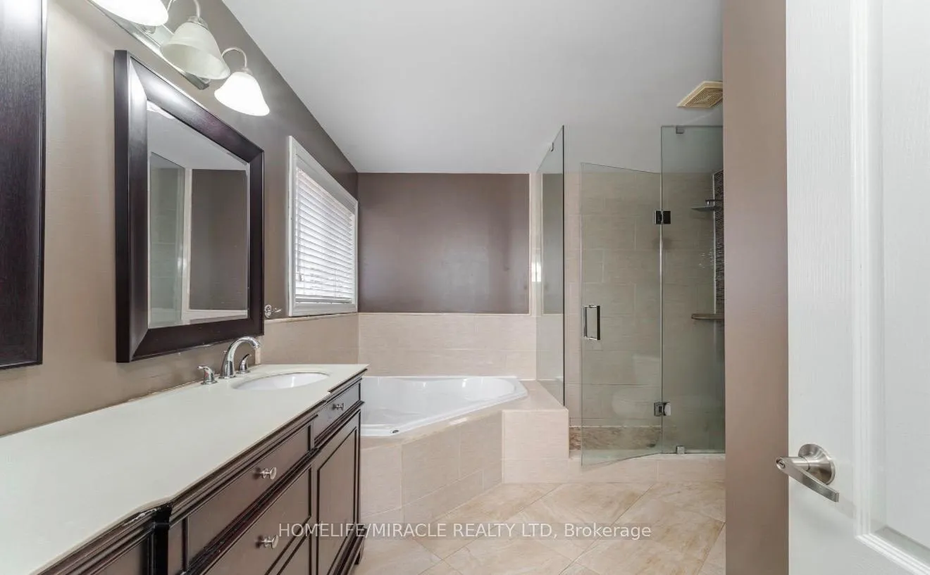 Photo 12 of 6 Baccarat Crescent, Brampton, Snelgrove — HOMEH