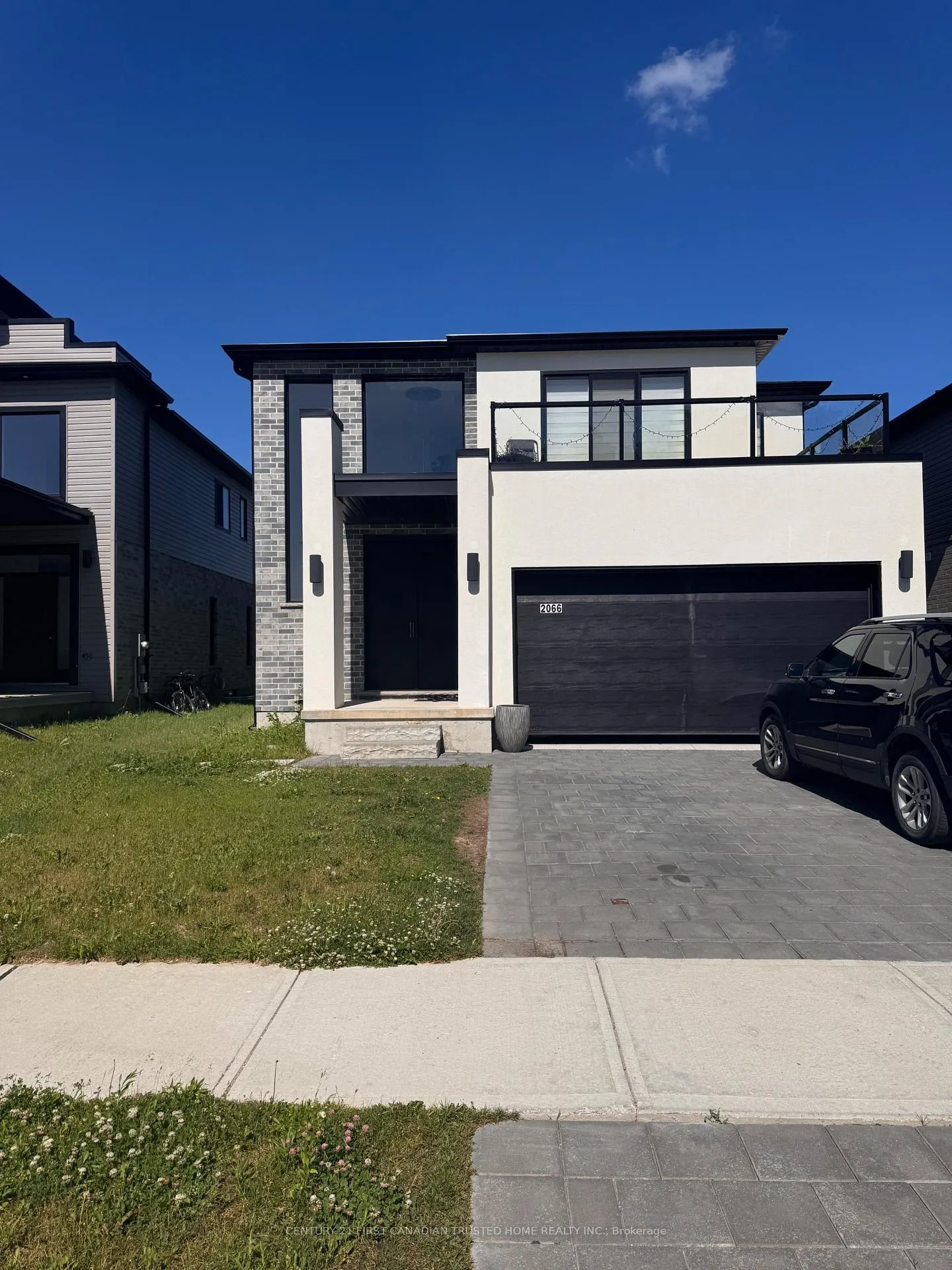 Front of Unit Lower, 2066 Saddlerock Avenue