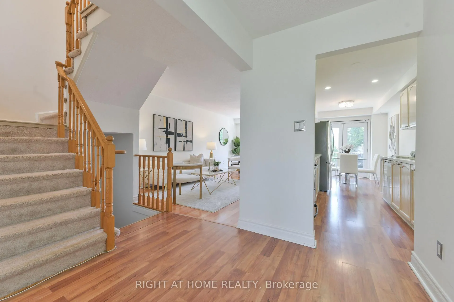 Photo 3 of 112 Creekwood Crescent, Whitby, Rolling Acres — HOMEH