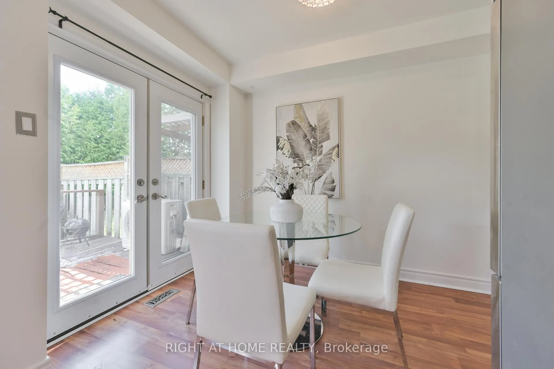 Photo 6 of 112 Creekwood Crescent, Whitby, Rolling Acres — HOMEH