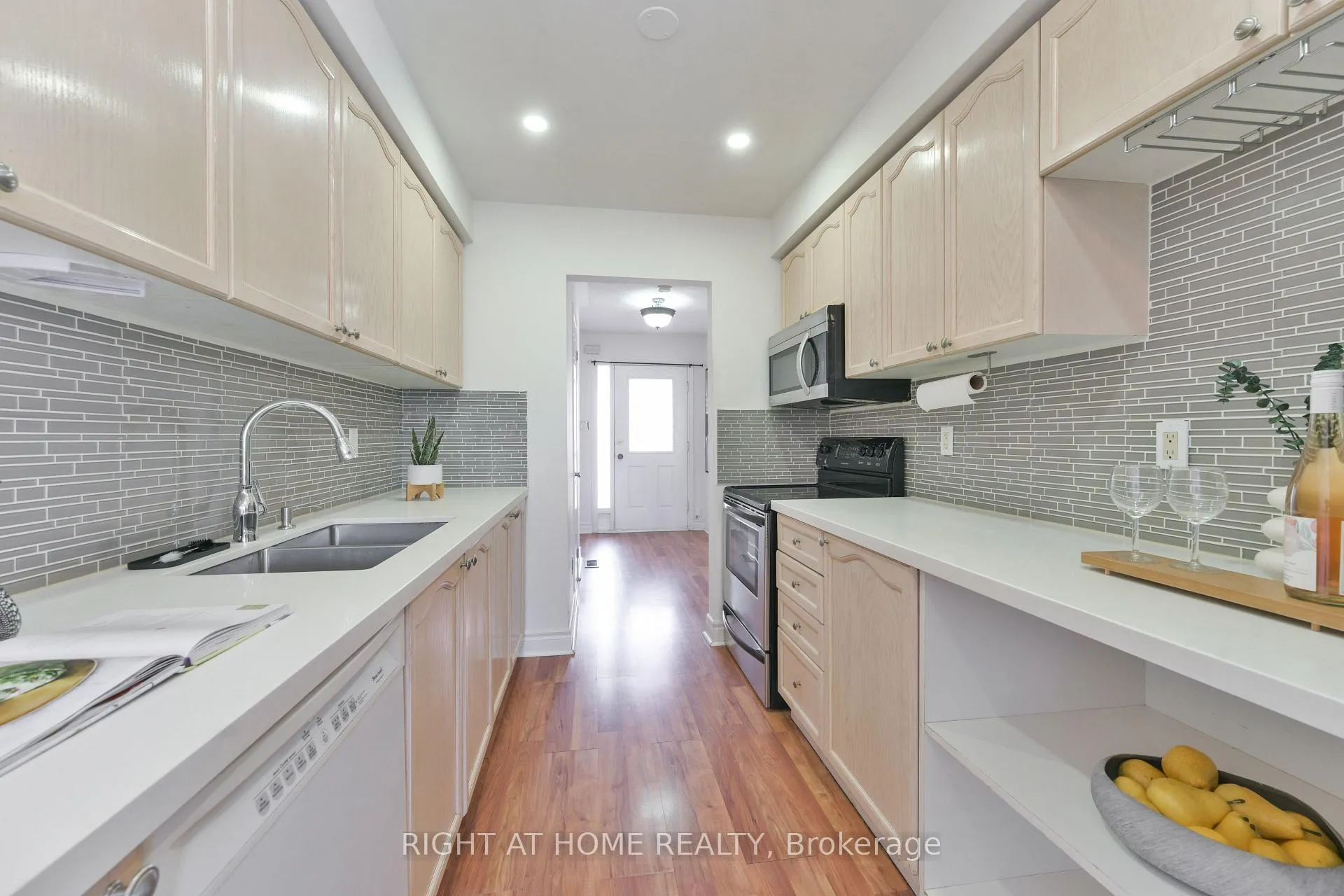 Photo 7 of 112 Creekwood Crescent, Whitby, Rolling Acres — HOMEH